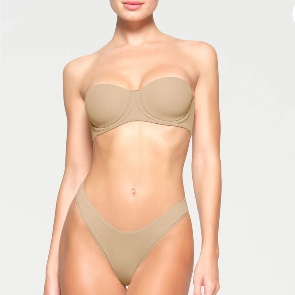 Skims fits everybody strapless bra 32DD